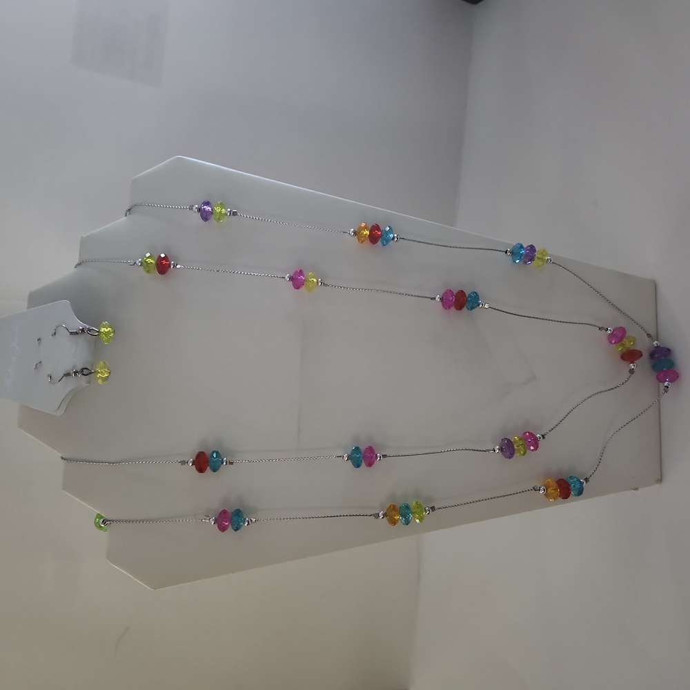 NWT Multi Color Rodelle Shaped Bead Necklace Set